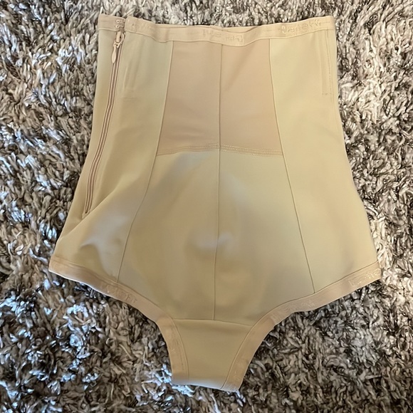 Bellefit PostPartum Girdle size Small - Picture 2 of 9